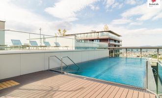            Leben im besten Hochhaus der Welt | Triiiple Tower | Rooftop-Pool | Moderne 2-Zimmer Wohnung mit Balkon
    