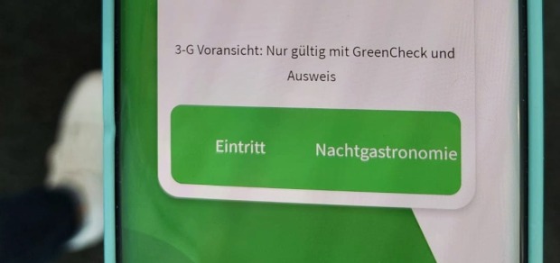 Ein Screenshot vom neuen Balken im Grünen Pass. Zu lesen ist: 3G-Voransicht: Nur gültig mit GreenCheck und Ausweis. Darunter ein grüner Balken mit den Worten: "Eintritt Nachtgastronomie"