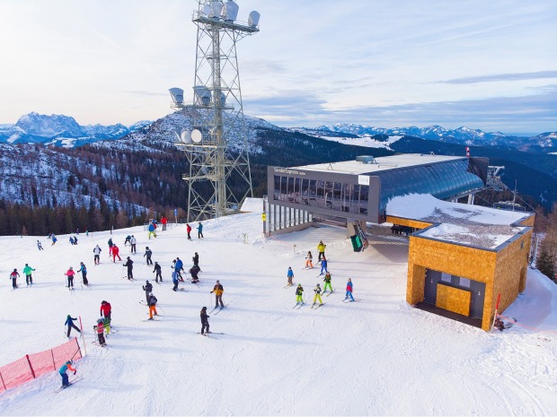 Skigebiet mit Skifahrern | Credit: Almenwelt Lofer