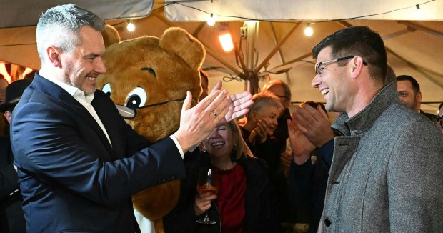 ÖVP-Chef Karl Nehammer mit dem Kärntner Spitzenkandidat Martin Gruber