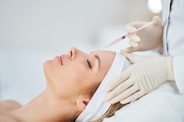 Frau erhält Botox | Credit: iStock.com/macniak