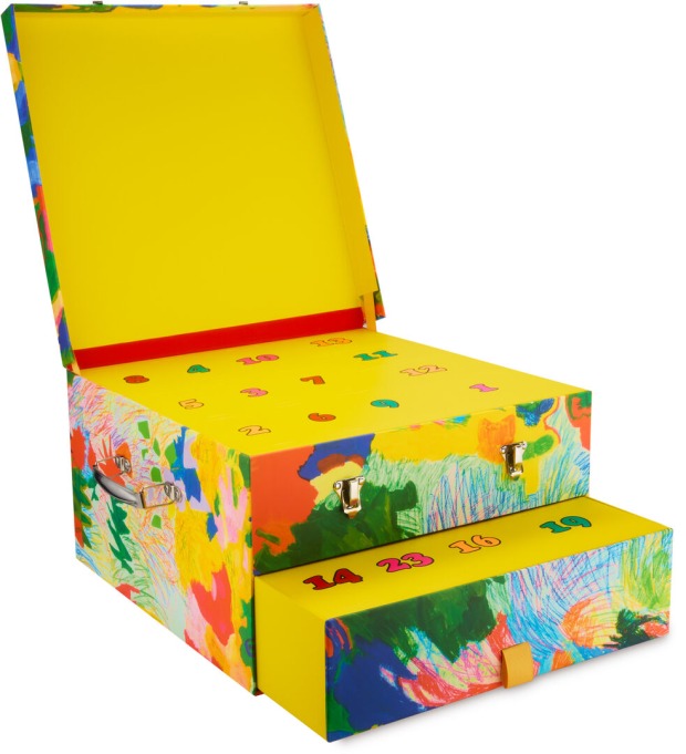 Gelber Adventkalender mit Schubladen