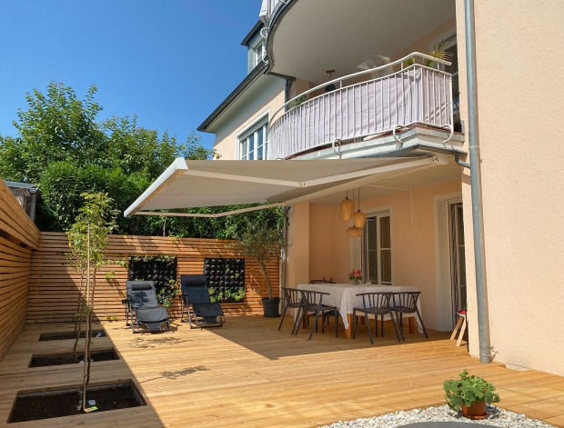 Modernes Wohnhaus mit Markise | Credit: Schwaighofer