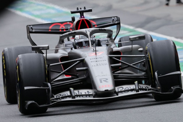 Audi-Formel-1-Auto mit Nico Hülkenberg auf der Rennstrecke während eines Grand Prix