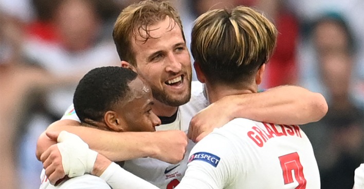 Star-Stürmer Harry Kean , Raheem Sterling und Jack Grealish feiern den Sieg gegen Deutschland im Viertelfinale