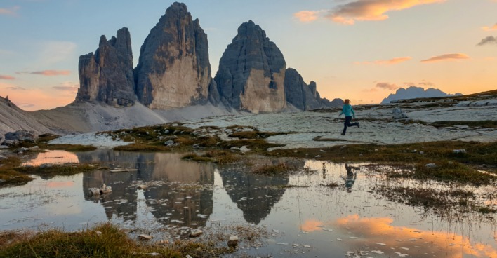 Sonnenuntergang über den Bergen von Tre Cime di Lavaredo (Drei Zinnen) | Credit: iStock.com/Christopher Moswitzer