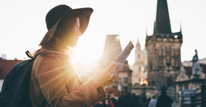 Der Herbst ist perfekt für Städtereisen | Credit: iStock.com / Maria Korneeva