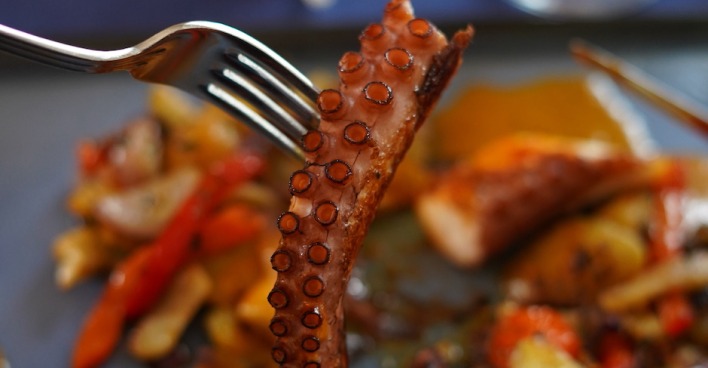 gebratener Oktopus auf der Gabel | Credit: Lieb Fisch