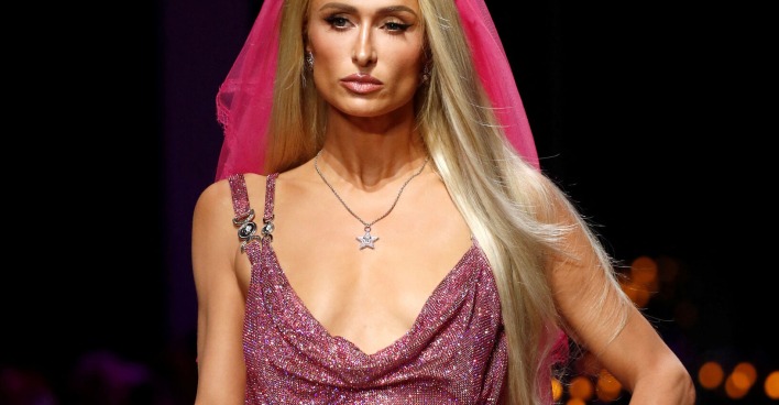 Paris Hilton bei der Versace-Show