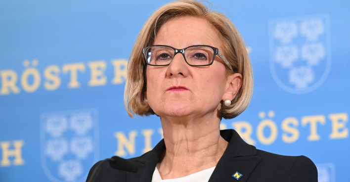 Niederösterreichs Landeshauptfrau Johanna Mikl-Leitner bei einer Pressekonferenz