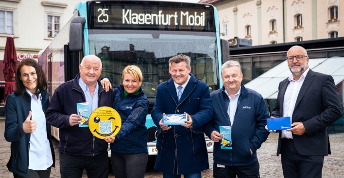 Vertreter von Buslinie, STW und Politk