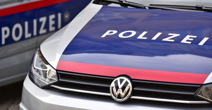 Zwei Fahrzeuge der österreichischen Polizei