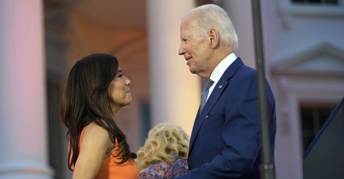 Joe Biden und Eva Longoria vor dem Weißen Haus.