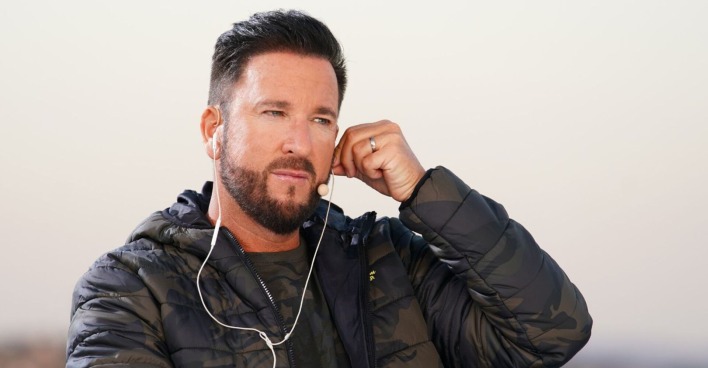 Michael Wendler mit Kopfhörern.