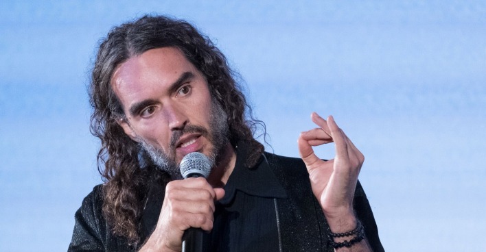Russell Brand in London auf der Bühne