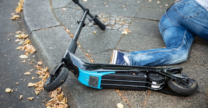 Ein Unfall mit einem E-Scooter.