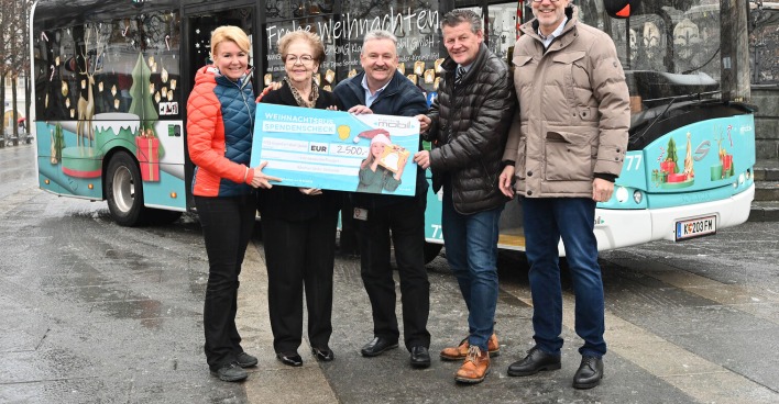 KMG-Spendenübergabe an Kärntner Kinder-Krebshilfe mit Politikern der Stadt