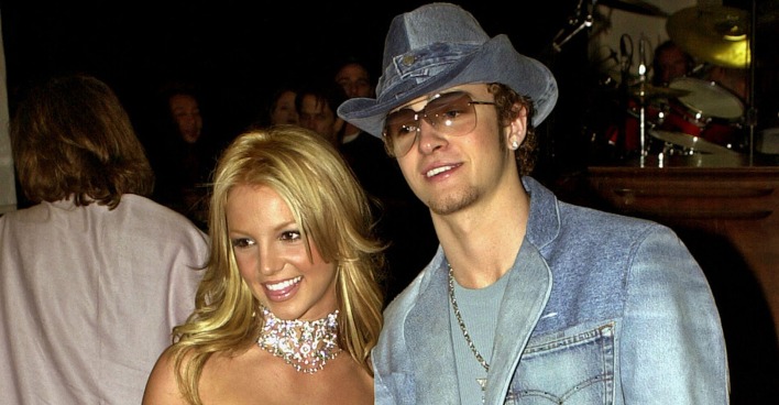 Britney Spears und Justin Timberlake in jungen Jahre. Er trägt einen Cowboyhut aus Jeans Stoff.