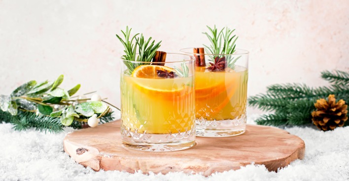 Gin mit Orangen im Glas