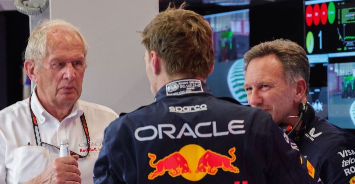 Helmut Marko im Gespräch mit Max Verstappen und Christian Horner