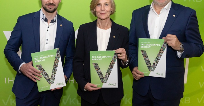 Markus Auer, Generaldirektor der VKB, Maria Steiner, Vorstandsdirektorin der VKB, und Alexander Seiler, Vorstandsdirektor der VKB