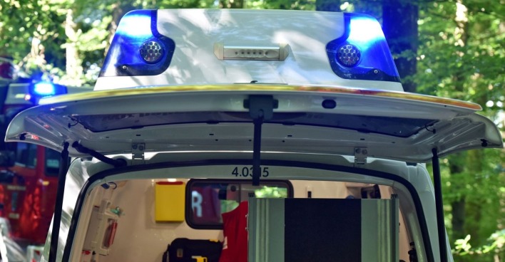 Offener Rettungswagen von hinten