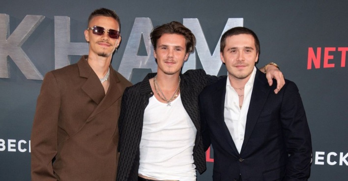 Romeo, Cruz und Brooklyn Beckham bei einer Veranstaltung.