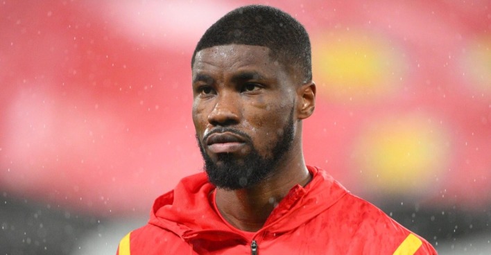 Kein Danso in rot-gelber Trainingsjacke von RC Lens