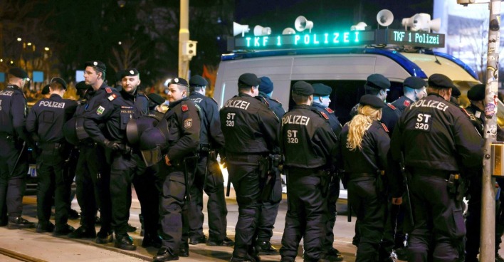 Einsatzkräfte der Wiener Polizei