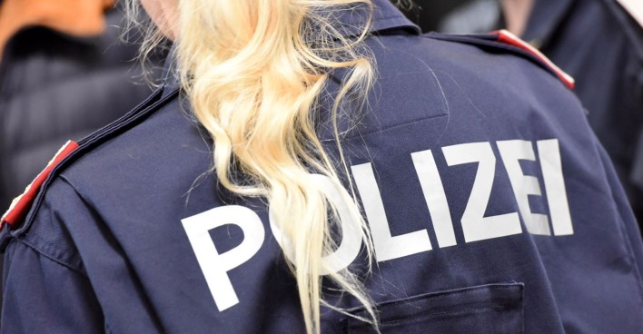 Uniform einer Polizistin