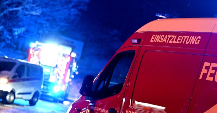 Feuerwehr im nächtlichen Einsatz.