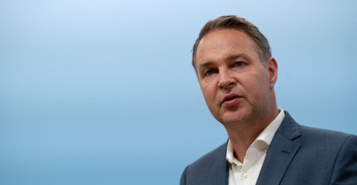 Babler kritisiert KTM und Eigentümer Stefan Pierer scharf.