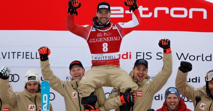 ÖSV Speed-Team bei einer Siegerehrung in Kvitfjell