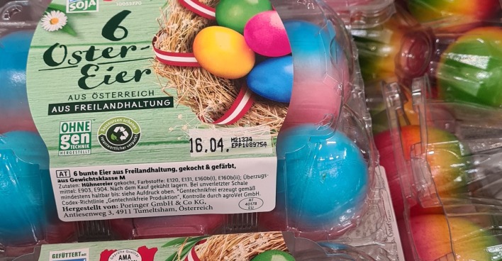Gefärbte Ostereier im Supermarkt