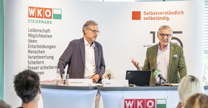 Zwei Männer sprechen