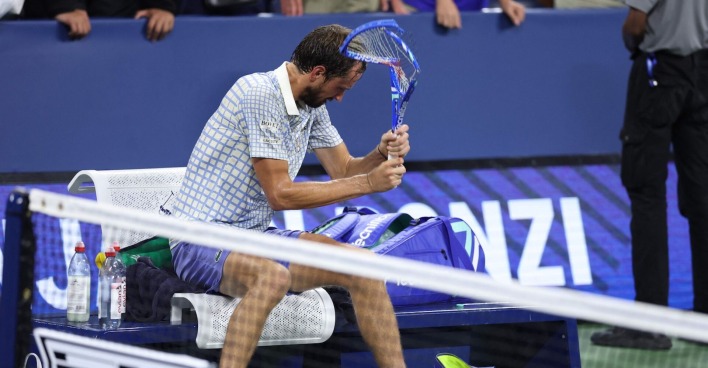 Daniil Medwedew muss nach seinem US-Open-Ausraster 42.500 Dollar Strafe zahlen.