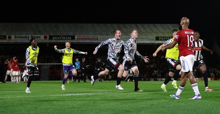 Manchester United scheitert im League Cup an Viertligist Grimsby Town.