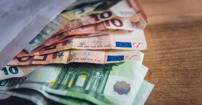 Insgesamt verlor der Mann durch Überweisungen 6.720 Euro.