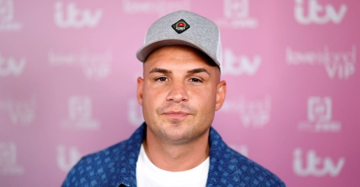 Pietro Lombardi  mit ernstem Gesichtsausdruck
