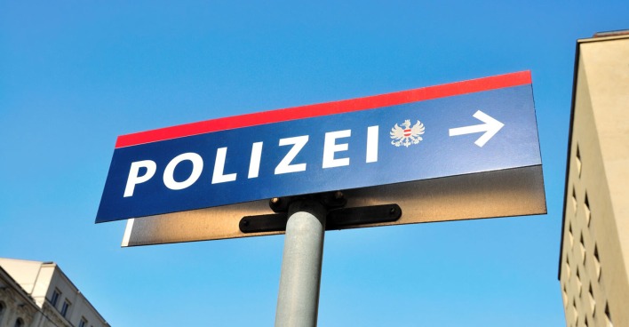 Nach einer ersten Nachricht gab sich die Täterschaft als seine Tochter aus.
