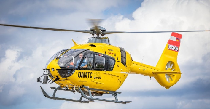 Rettungshubschrauber "Christopherus" des ÖAMTC in der Luft
