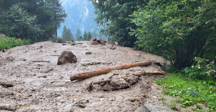 Schlammmassen nach einem Murenabgang in Hintermuhr