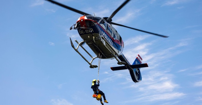 Polizeihubschrauber während eines Einsatzes