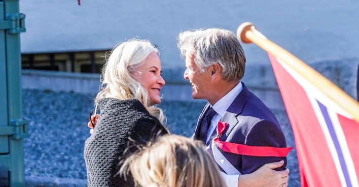 Königin Mette-Marit und ihr Bruder Espen Høiby bei einem royalen Anlass