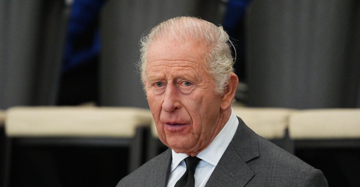 König Charles III. während seiner Karbikreise 2026, er trauert um seinen Freund Simon Rufus Isaacs.