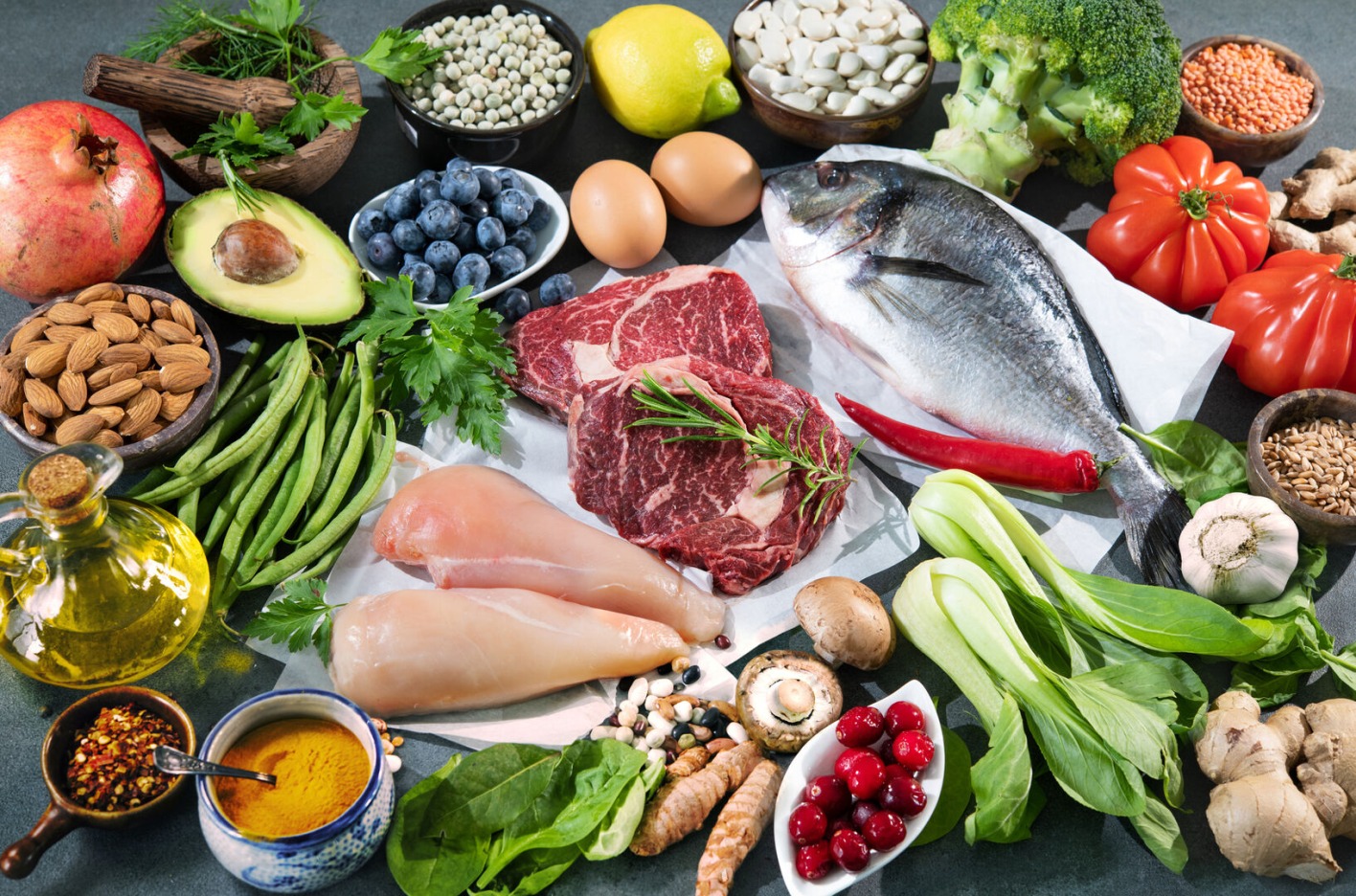 Eine Auswahl an Fisch, Fleisch und Gemüse die unserer Haut schmeichelt