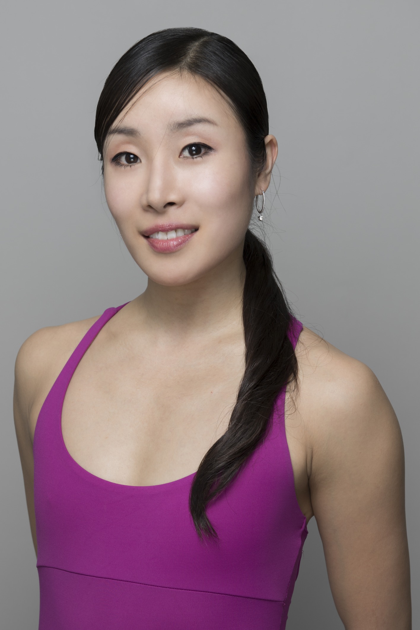 Hyo-Jung Kang im violetten Ballett-Outfit