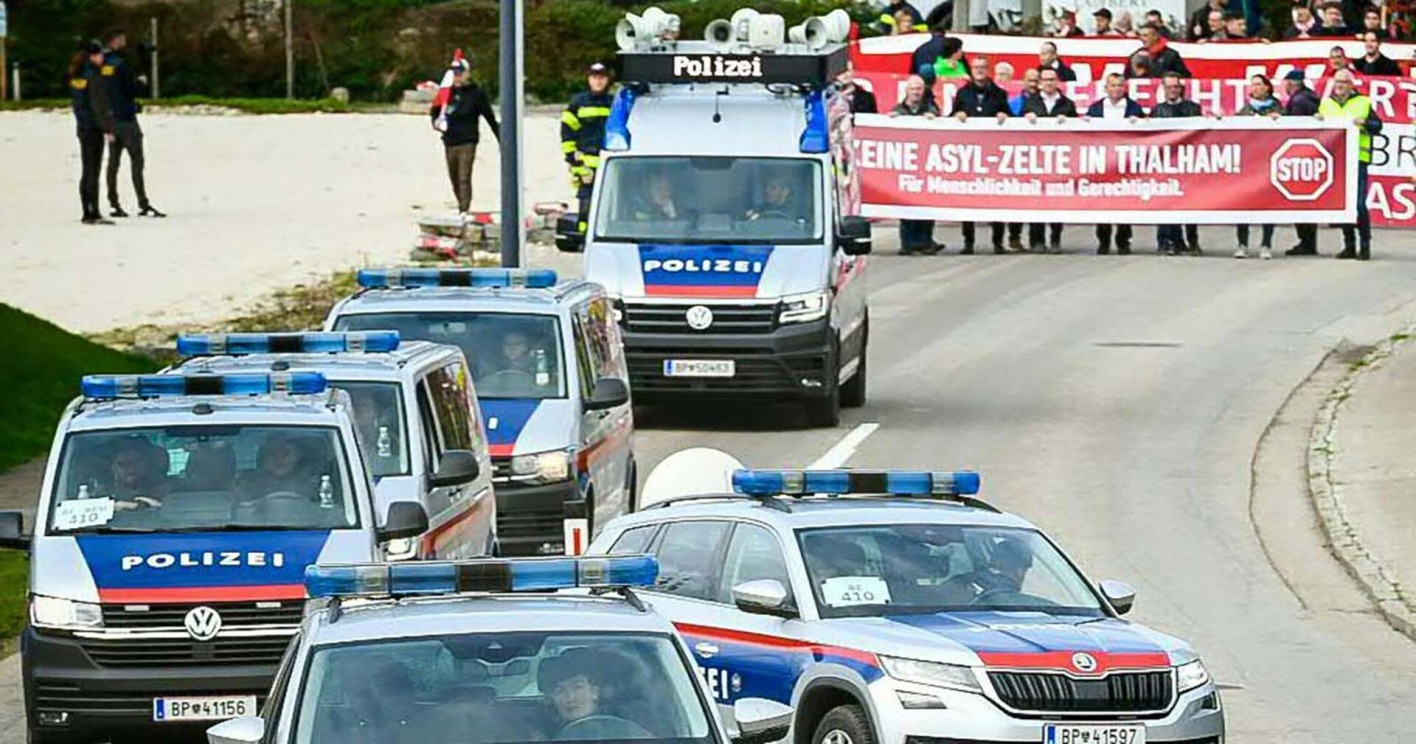 Ein Polzeikonvoi begleitete den Protestmarsch