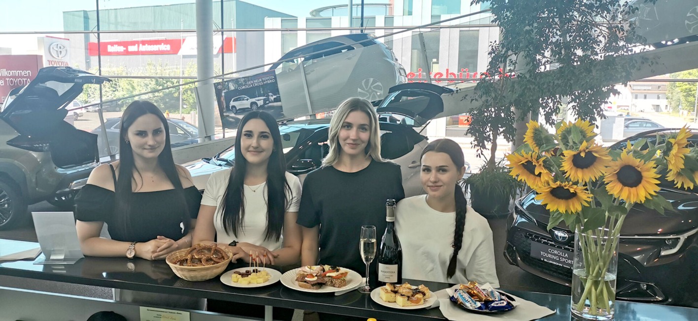 Katarina Kretz, Sabrina Metzler, Franziska Mathis und Lais Brecht servierten leckere Kulinarik.