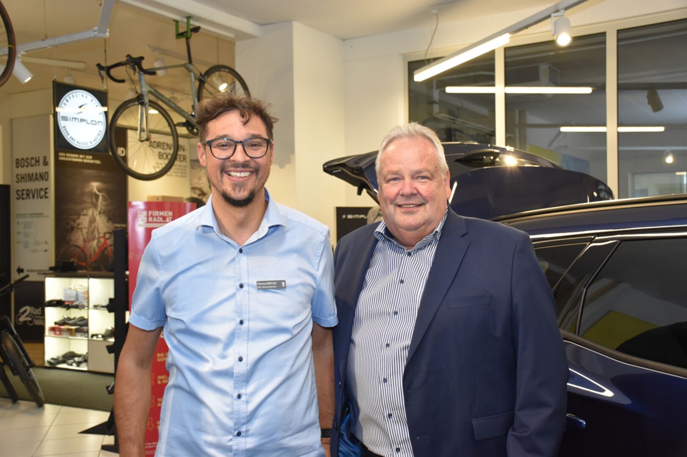 Verkaufsberater Thomas Breuss und Bürgermeister Karl Wutschitz aus Sulz